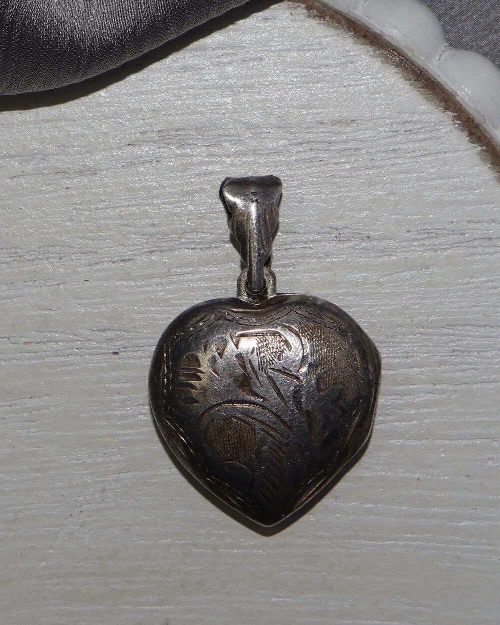 Vintage Sterling Silver Heart Locket Pendant 4.2G / 1.2in